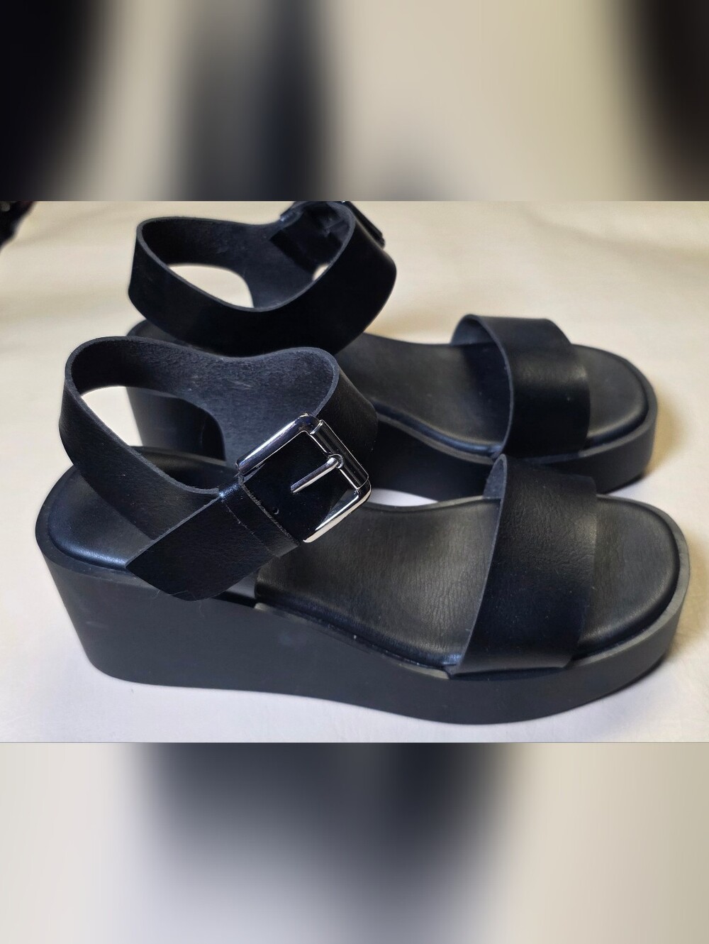 Women’s Limelight Black Platform Sandals with Buckle Strap sz 8